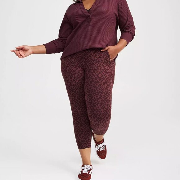 Torrid Leggings 2X 3X 4X Burgundy Leopard Print Pockets Crop High Rise Plus Size - Picture 1 of 3